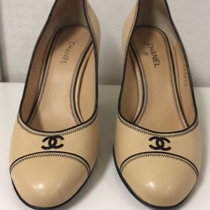 CHANEL BEIGE PUMPS W/ LOGO; Authentic
